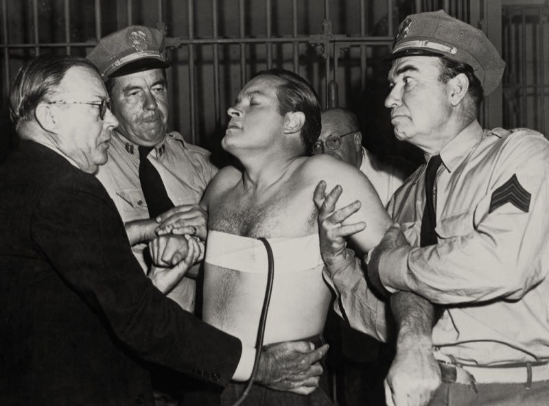 Bob Hope on death row in "My Favorite Brunette"