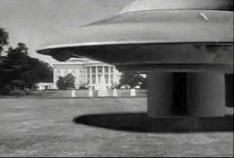 A flying saucer lands in Earth vs. the Flying Saucers