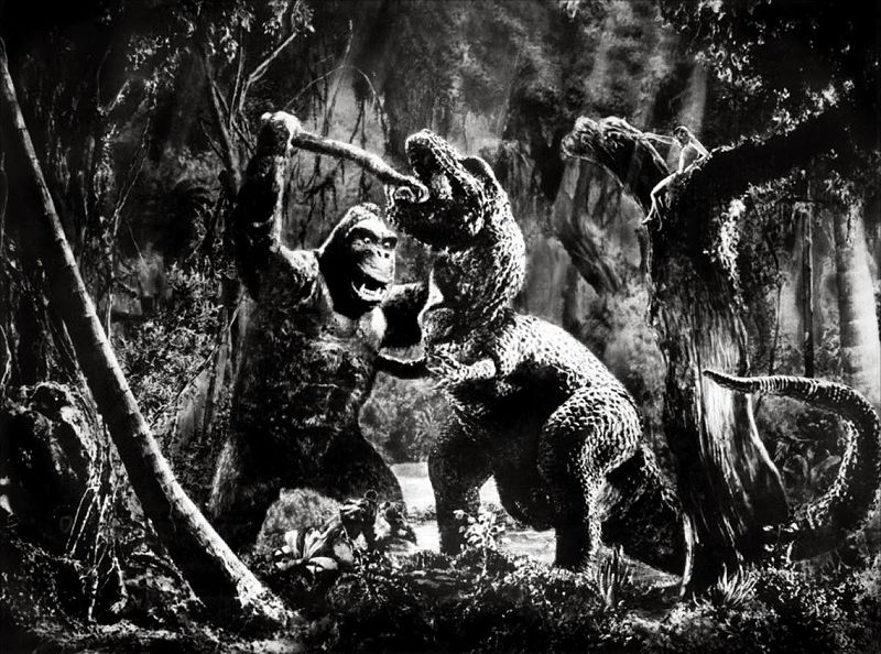 King Kong fights dinosaur