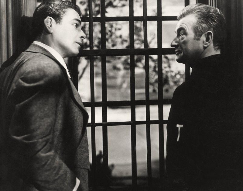 Paul Muni as the gangster and Claude Rains as the Devil (Nick) in Angel on My Shoulder