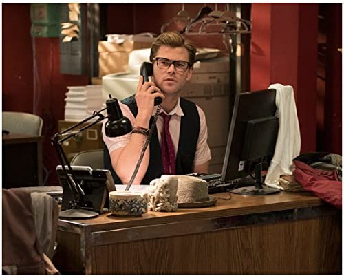 Chris Hemsworth as the pea-brained secretary in Ghostbusters 2016