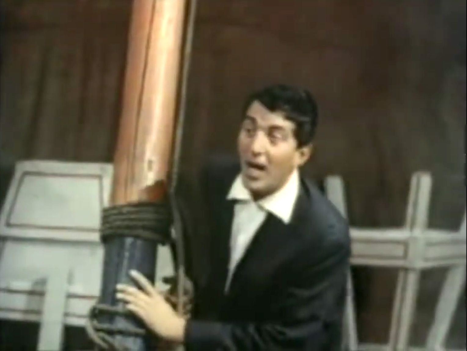 Song lyrics to It's a Big Wide Wonderful World, Written by John Rox, Performed by Dean Martin in 3 Ring Circus