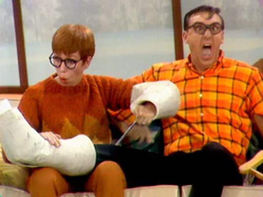 The Ski Lodge - Carol Burnett and Jim Nabors in The Carol Burnett Show, season 1, episode 1