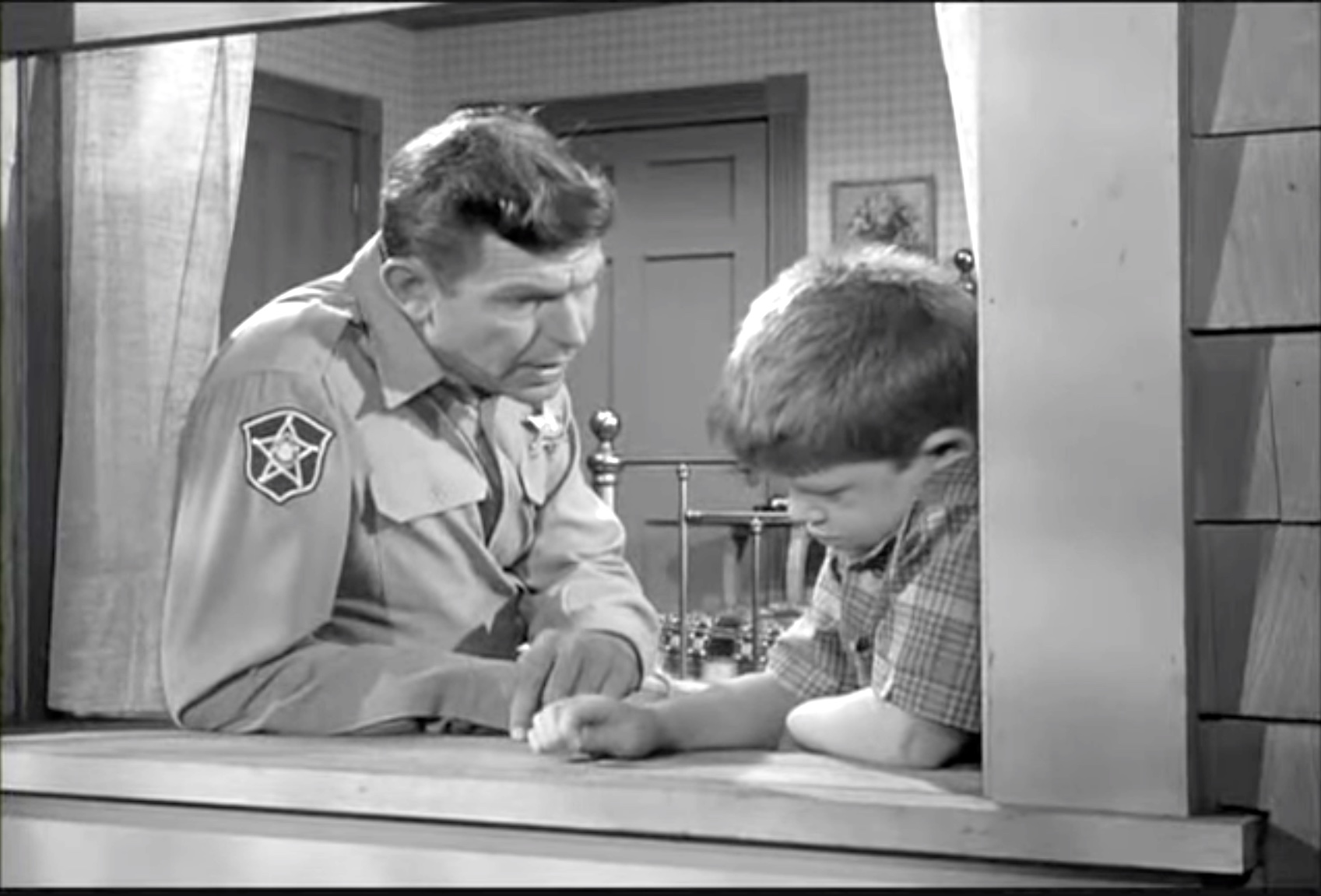 You believe me, don't you, Pa? Andy Griffith and Ron Howard have a heart to heart talk in "Mr. McBeevee"