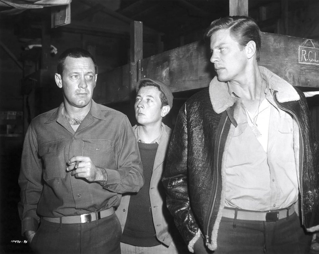 Suspicions in the barracks as to who the spy is. Everyone thinks it's Sefton (William Holden) except Joey, but Peter Graves is the security officer for the barracks in Stalag 17