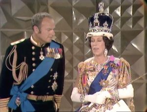 The Carol Burnett Show - S3:E4 - Comedian Scoey Mitchell is Carol's guest for this episode. Highlights include "The Queen Elizabeth Show" including a Q&A, and a "Queen & Sis" sketch