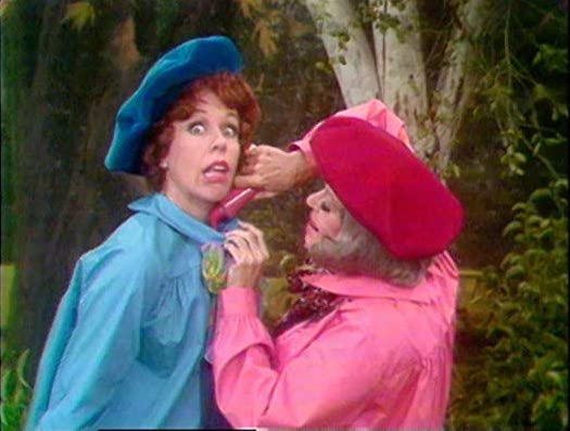 Martha Rate and Carol Burnett are rival artists in "The Sunday Painters".